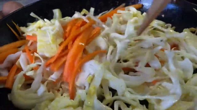 Жареная стеклянная лапша с овощами смотреть онлайн