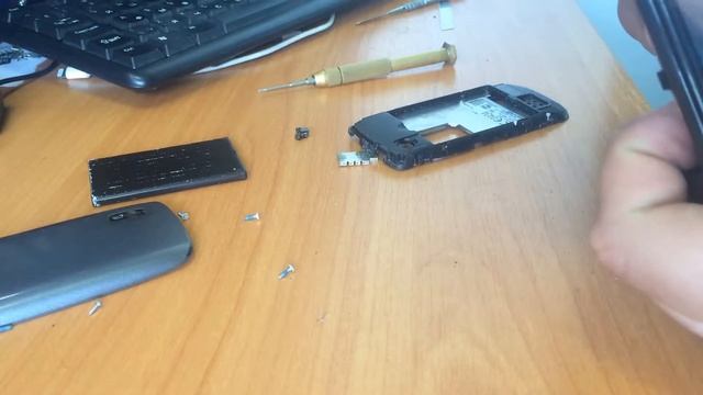 Замена тачскрина Nokia 300 смотреть онлайн
