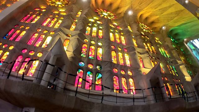 Barcelonas La Sagrada De Familia смотреть онлайн