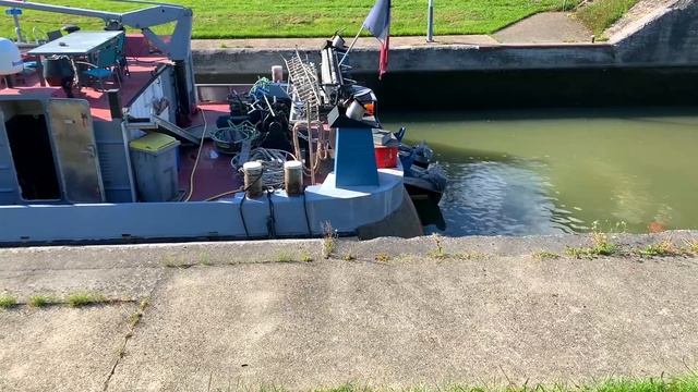 Звук двигателя баржи смотреть онлайн