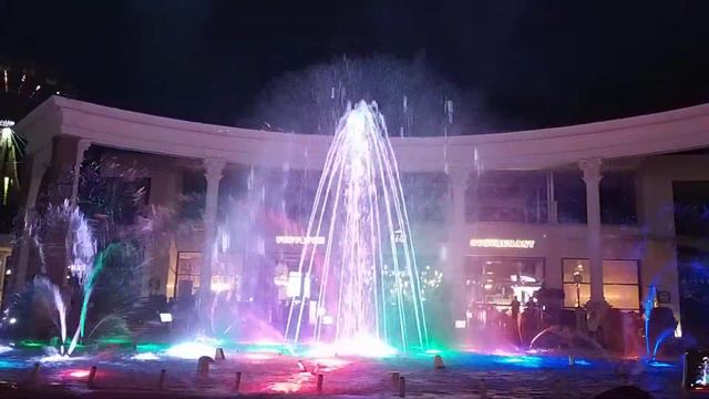 Кисловодск. Поющий фонтан играет с огнем под музыку Куин. Красиво и круто!! смотреть онлайн