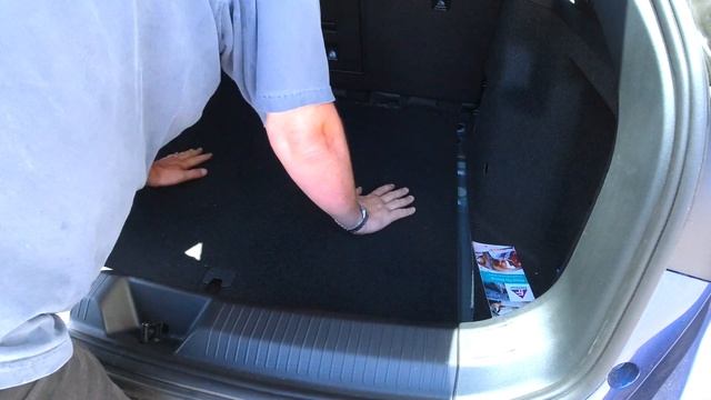 VW ID4 Removing the trunk floor and rails, refitting the MuddyBuddy Trunkliner. смотреть онлайн