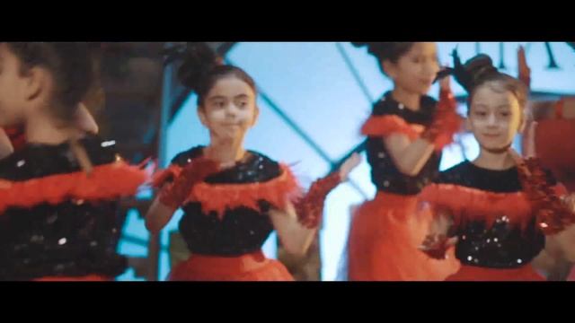 Shodiyona Bolajonlar Raqs Dastasi Qizlarining Zamonaviy Raqs Ijrolari.