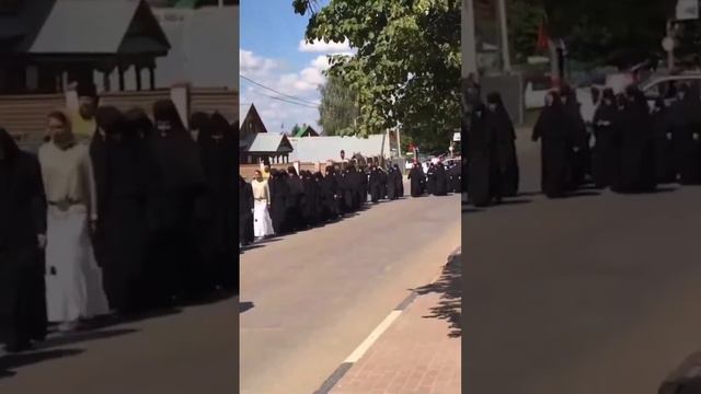 Крестный ход в Серафимо-Дивеевском монастыре смотреть онлайн
