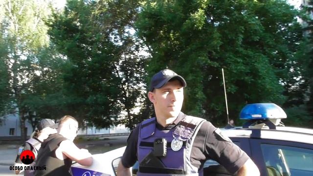 Нелегальная стоянка и бесполезная полиция смотреть онлайн