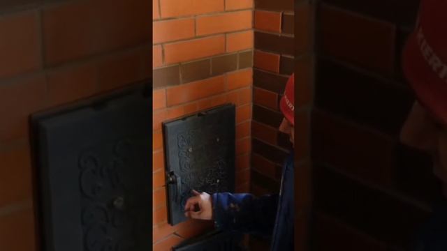 Кирпичная печь в бане. Дверца банной печи. смотреть онлайн