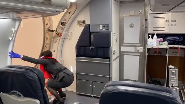 FSO410 - B737 Ditching Emergency Evacuation Drill