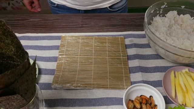 Sushi + Burrito = Mind-Blowing Fusion You Need to Try Now! смотреть онлайн