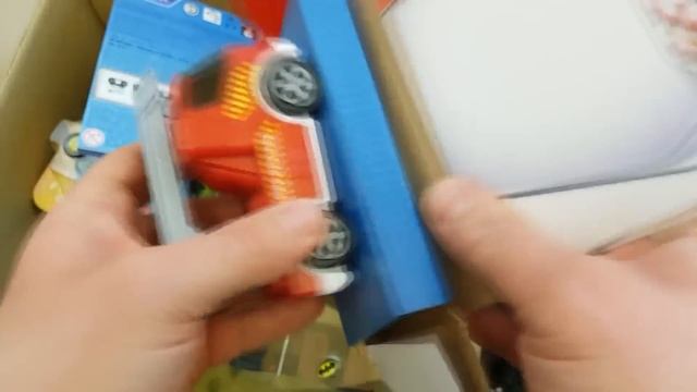 Lots of Toy Cars in the Box смотреть онлайн