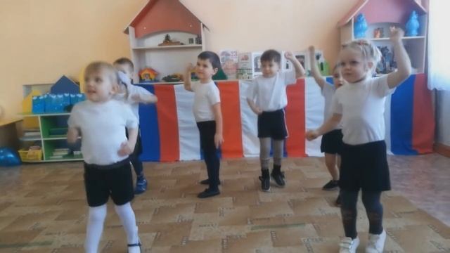 Видеопоздравление с 23 февраля от воспитанников младшей группы МБДОУ детский сад №18 смотреть онлайн