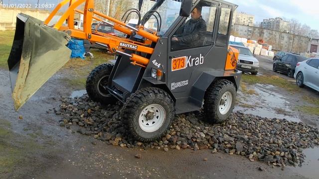 Минипогрузчик Krab 373 в работе смотреть онлайн