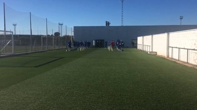 Gabriel Paulista Vuelve a los Entrenamientos con el Valencia CF смотреть онлайн