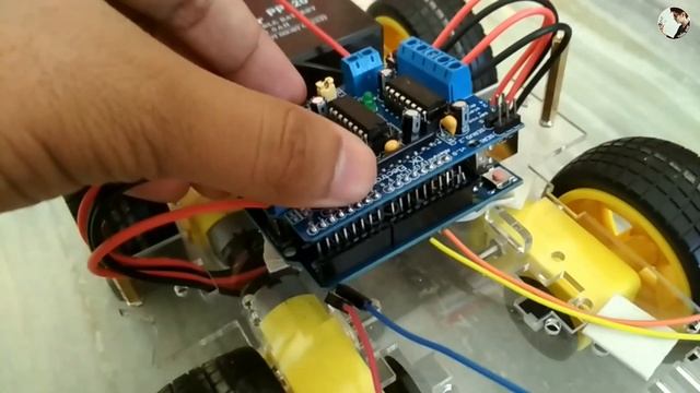 Mobile Controlled Car via Bluetooth || motor shield || hc-05 || arduino || simple || vishal soni смотреть онлайн