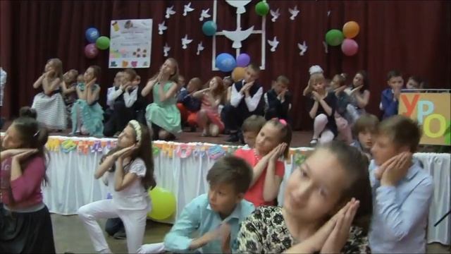 Выпускной в 4 х классах. Танец Детство смотреть онлайн