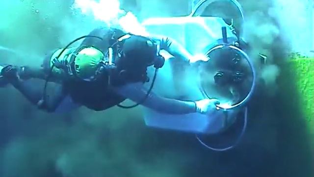 Hull Cleaning using Brush Kart смотреть онлайн