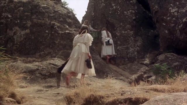 Три Щкольницы вошли в Пещеру и обратно не вернулись Девушка-из Деревни случайно оказалась в самолет смотреть онлайн