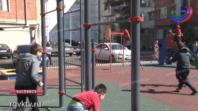 Ещё 2 благоустроенных двора открыли в Каспийске смотреть онлайн