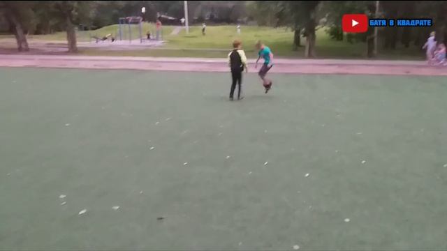 Гуляем на стадионе смотреть онлайн