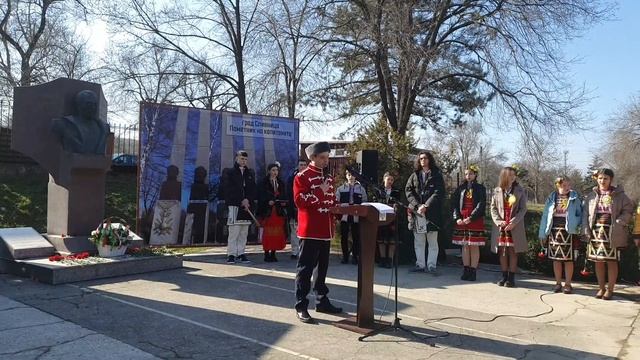 Возложение цветов памятнику Олимпию Панову в Тараклии смотреть онлайн