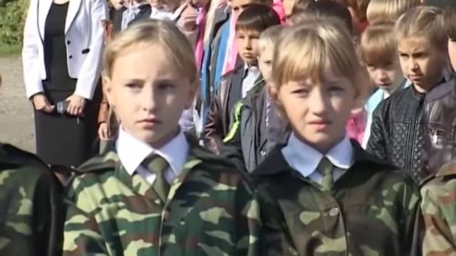 В Кузнецке 24 школьников посвятили в кадеты смотреть онлайн