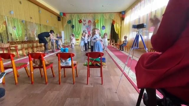 танец воспитателей смотреть онлайн