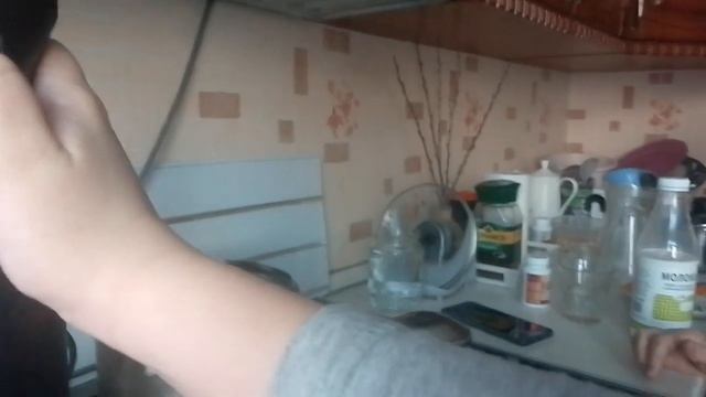 блендер называется Royal Kitchen мы взбиваем молочный коктейль смотреть онлайн