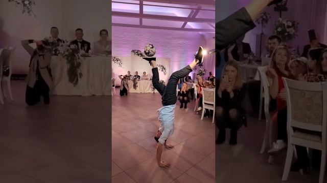 СВАДЬБА/ШОУ #футбольныйфристайл #футбол #свадьба #шоу #трюки #спорт смотреть онлайн