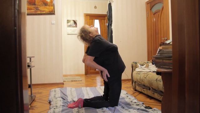 Йогиня Ольга - Йога для прямой спины смотреть онлайн