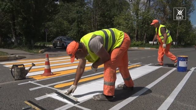 Дорожная разметка обновляется на улице Ломоносова. Рубрика «Картинка дня» смотреть онлайн