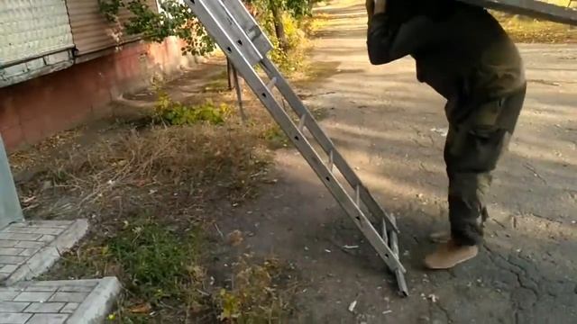 Парни без крыши кроют крышу