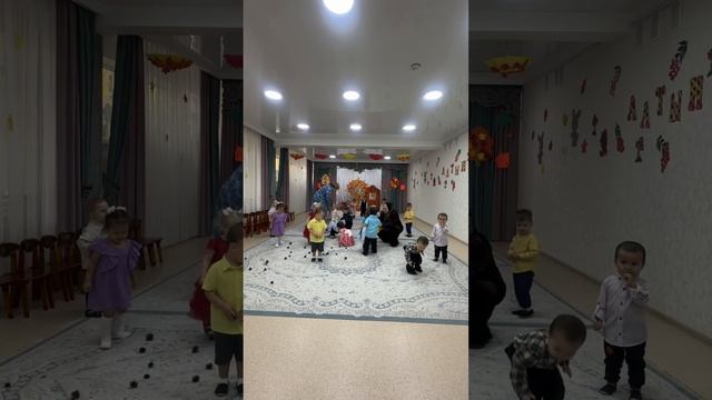 Игры с малышами. Собери шишки. Младшая группа