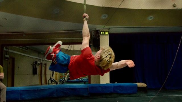 Виктор Кочкин - Воздушный гимнаст на ремнях смотреть онлайн