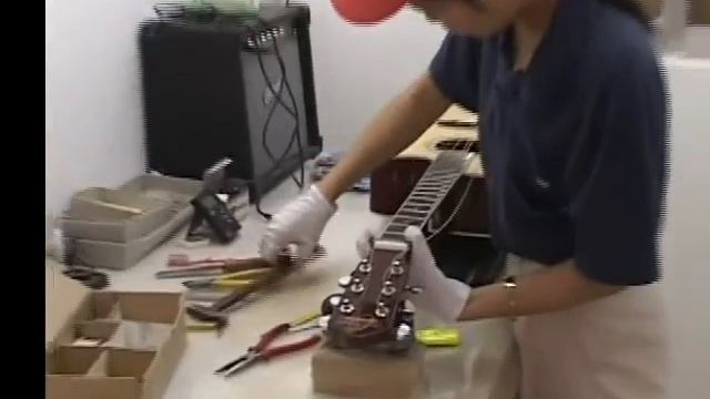 Guitar Parts Installation 裝配EQ.弦捲.調音最後階段 смотреть онлайн