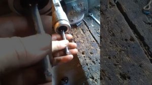 Легко вынимаем стопорную втулку рулевой рейки Поло седан.