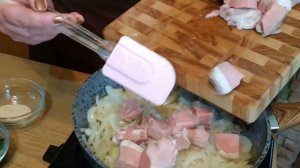 Жареная свинина кусочками на сковороде, жарим вкусное мясо с луком / Как пожарить БЫСТРО и ВКУСНО