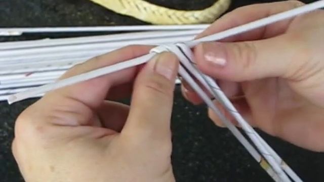 ═► Weaving from newspapers смотреть онлайн