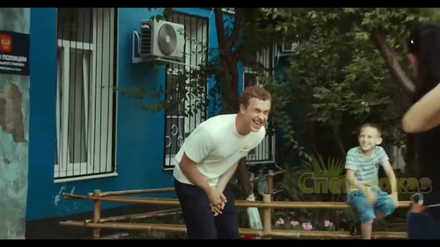 музыку встеречают шумной компанией