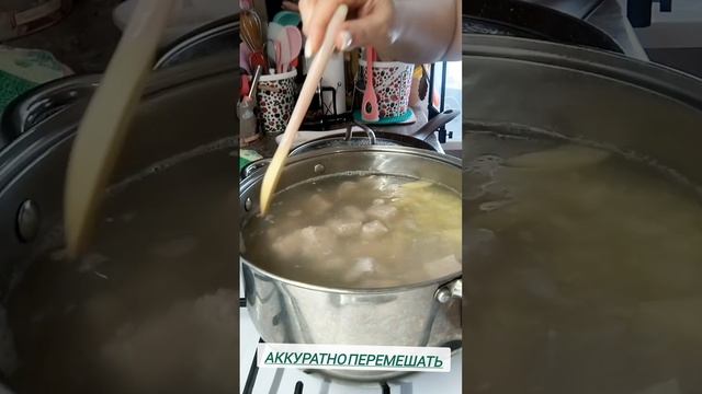 Быстрый суп с КВАДРАТельками. Он Всегда есть в морозилке для него.