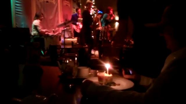 Праздничный торт со свечкой :)