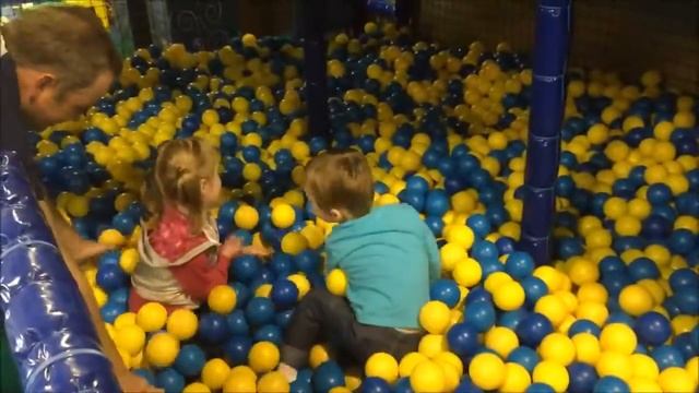Twins road test cool Indoor Play Centre #Lots of Fun!!! смотреть онлайн