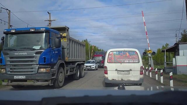 Пробка на переезде в 7-40/ Сколько машин насчитали? смотреть онлайн