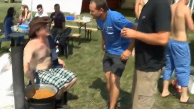 Hárskút - Falunap 2012. - Vad Kanok főzőcsapat смотреть онлайн