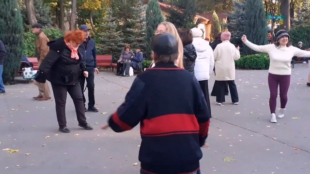 БЕЛЫМ, БЕЛЫМ СНЕГОМ ЗАМЕЛО!???/ТАНЦЫ В ПАРКЕ ГОРЬКОГО ХАРЬКОВ 2021 смотреть онлайн