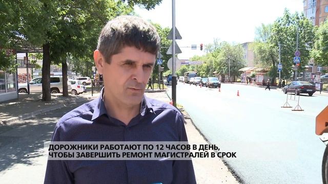 Дорожники работают по 12 часов в день, чтобы завершить ремонт магистралей в срок смотреть онлайн