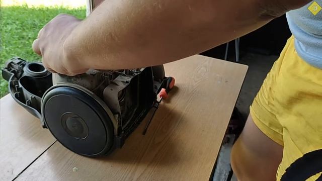 Разборка пылесоса Samsung Air Track 1600W для обслуживания смотреть онлайн