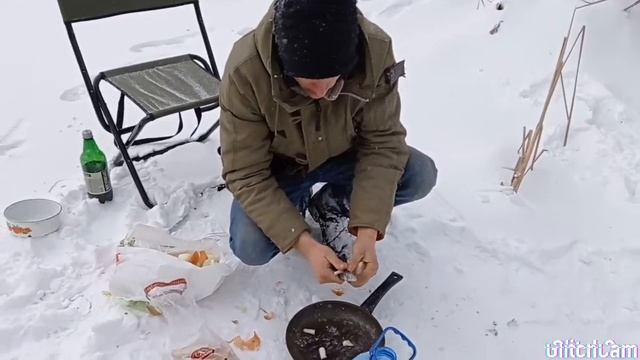 СТРОИМ ИГЛУ ГОТОВИМ ГАЛУШКИ ЛОВИМ РЫБУ ПРОВОДИМ КРУТО ВРЕМЯ смотреть онлайн