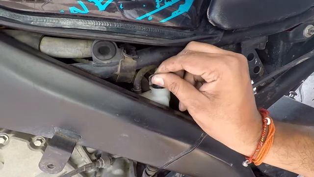 BIKE COOLANT CHANGE:Yamaha YZF R15 V2 coolant change?: Unboxing Motul Motocool Xpert:BEST PRICE:DIY смотреть онлайн