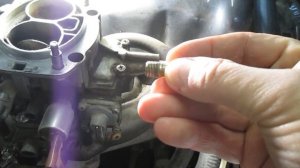 Течь бензина из под штуцера карбюратора Озон, правильное решение проблемы.