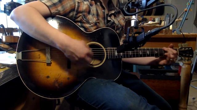 1937 Gibson L-4 carved-top archtop guitar смотреть онлайн