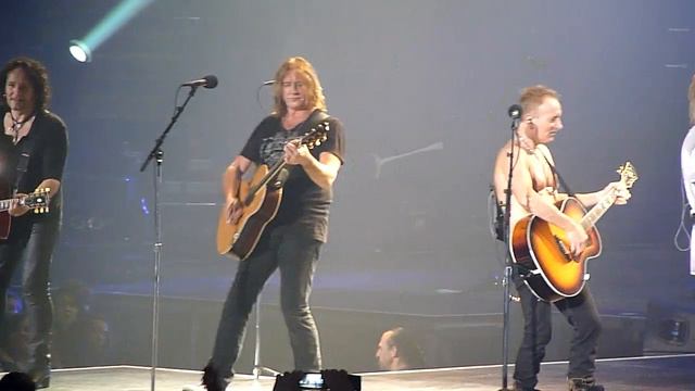 Def Leppard : Happy birthday Phil Collen + 2 Steps Behind Nottingham arena 8-12-11 смотреть онлайн